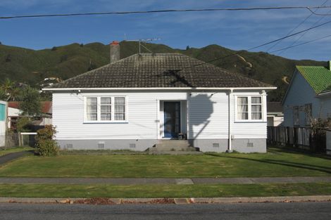 Photo of property in 28 Shearer Crescent, Naenae, Lower Hutt, 5011