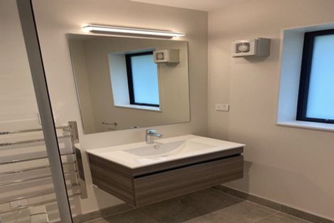 Photo of property in 1 Satchell Place, Birkenhead, Auckland, 0626