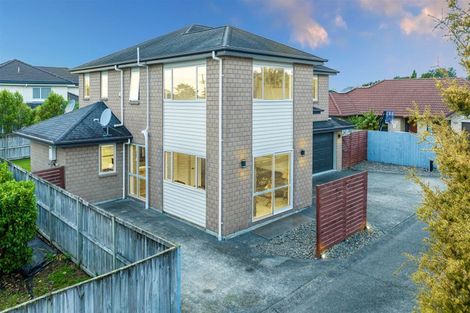 Photo of property in 1c Babich Road, Henderson Valley, Auckland, 0614