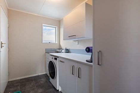 Photo of property in 10 Avon Street, Rongotea, 4476