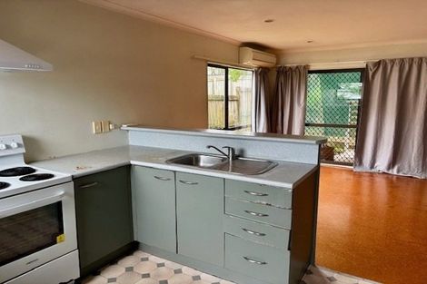 Photo of property in 5 Justin Place, Te Atatu Peninsula, Auckland, 0610