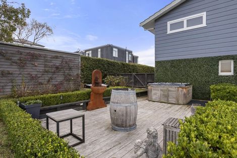 Photo of property in 84 Marine Parade, Mellons Bay, Auckland, 2014