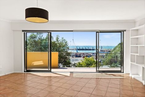 Photo of property in 4 Karaka Road, Bluff Hill, Napier, 4110
