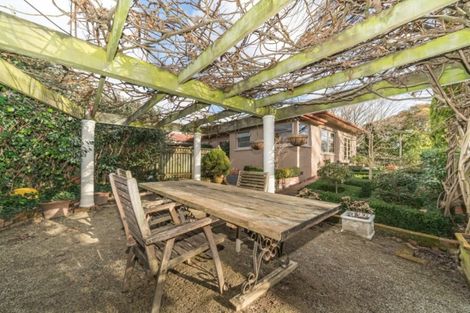 Photo of property in 10 Awatea Terrace, Hokowhitu, Palmerston North, 4410