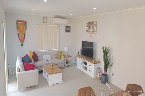 Photo of property in 38 Maypark Crescent, Flat Bush, Auckland, 2016