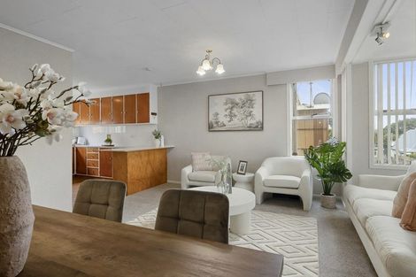 Photo of property in 410b Devon Street East, Strandon, New Plymouth, 4312