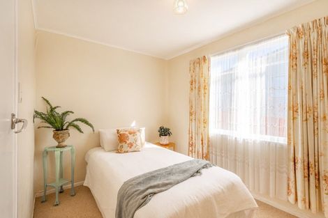 Photo of property in 6 Kaitawa Crescent, Paraparaumu, 5032