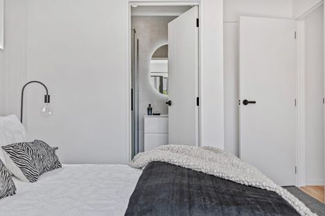 Photo of property in 7/13 Fairdale Place, Birkdale, Auckland, 0626