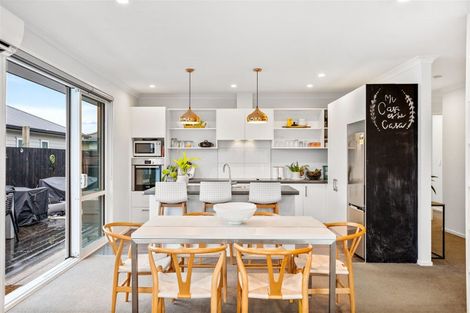 Photo of property in 5 Aporo Drive, Kumeu, 0810