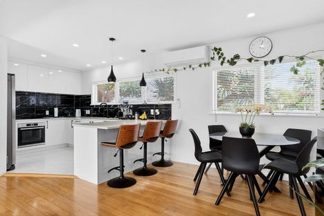 Photo of property in 1/7a Corunna Road, Milford, Auckland, 0620