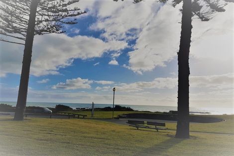 Photo of property in 62 Marine Parade, Otaki Beach, Otaki, 5512