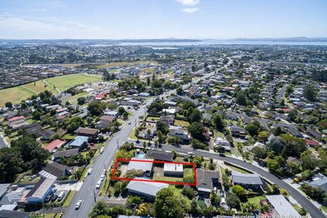 Photo of property in 31 Royal Road, Massey, Auckland, 0614