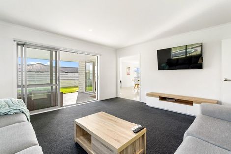 Photo of property in 76 Stace Hopper Drive, One Tree Point, 0118