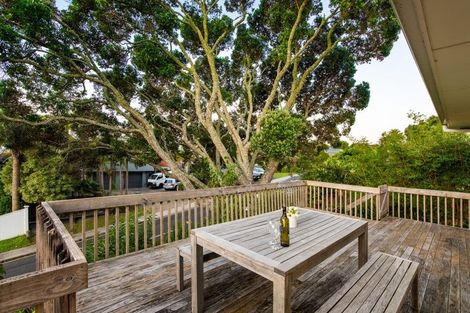 Photo of property in 1 Red Bluff Rise, Campbells Bay, Auckland, 0630
