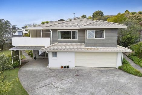 Photo of property in 12 Mandeville Place, Unsworth Heights, Auckland, 0632