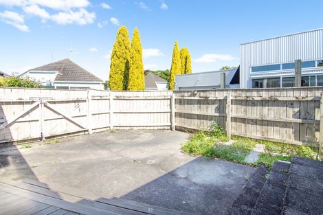 Photo of property in 10 Pahiatua Street, Hokowhitu, Palmerston North, 4410
