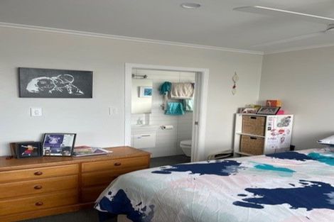 Photo of property in 18 Farnborough Crescent, Mangere, Auckland, 2022