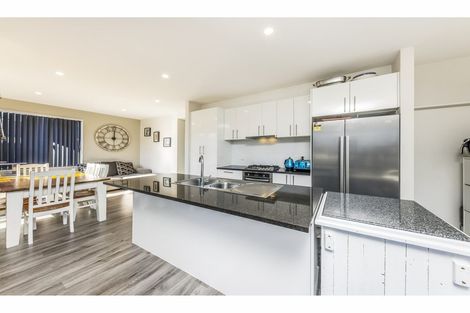 Photo of property in 1 Te Aparangi Road, Papakura, 2110