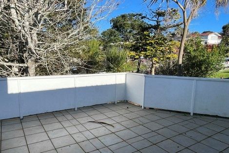 Photo of property in 15 Agincourt Street, Glenfield, Auckland, 0629