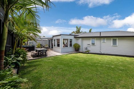 Photo of property in 2/40 Hebron Road, Waiake, Auckland, 0630