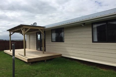 Photo of property in 2/16 Secretariat Place, Randwick Park, Auckland, 2105