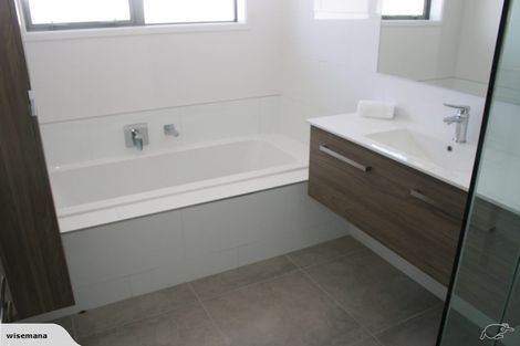 Photo of property in 19 Waitemata Drive, One Tree Point, 0118