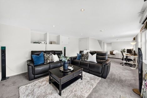 Photo of property in 207 Hurstmere Road, Takapuna, Auckland, 0622