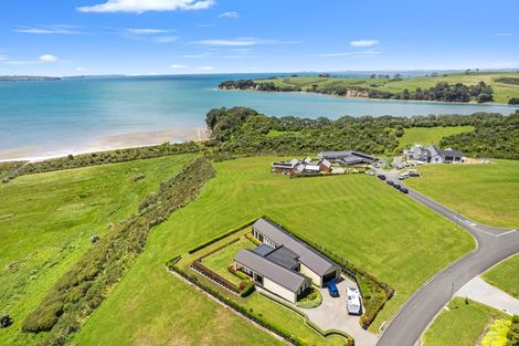 Photo of property in 1 Takahuri Place, Okura Bush, Silverdale, 0794