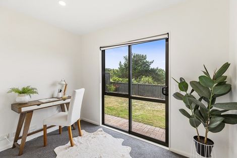 Photo of property in 11 Waterhouse Drive, Brooklyn, Wellington, 6021