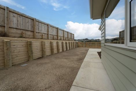 Photo of property in 70 Farnworth Terrace, Glenside, Wellington, 6037