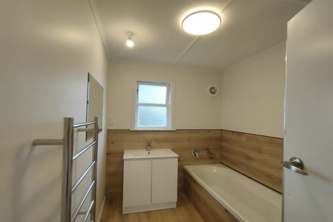 Photo of property in 2/10 Exmouth Road, Northcote, Auckland, 0627