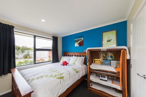 Photo of property in 2a Galea Grove, Kelvin Grove, Palmerston North, 4414