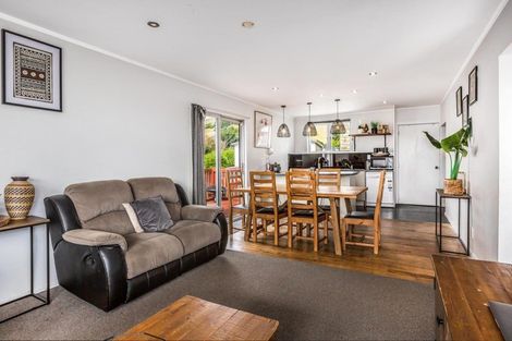 Photo of property in 136 Driver Crescent, Cannons Creek, Porirua, 5024