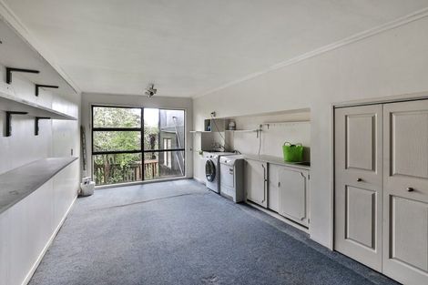 Photo of property in 37 York Road, Titirangi, Auckland, 0604