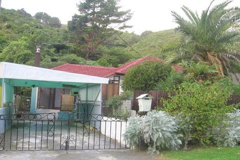 Photo of property in 39 Sunny Grove, Wainuiomata, Lower Hutt, 5014