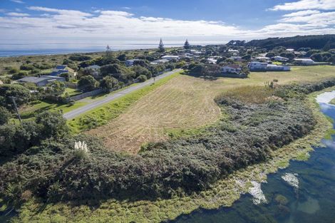 Photo of property in 40 Kapiti Lane, Otaki Beach, Otaki, 5512
