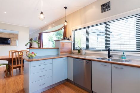 Photo of property in 2/13 Quebec Road, Milford, Auckland, 0620