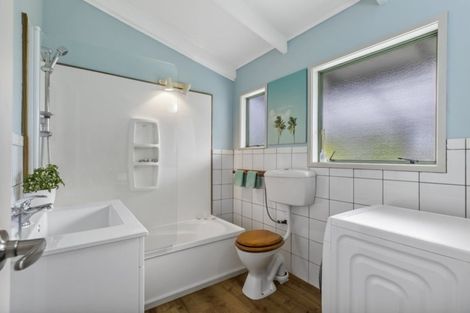 Photo of property in 22b Hutchinsons Road, Bucklands Beach, Auckland, 2014