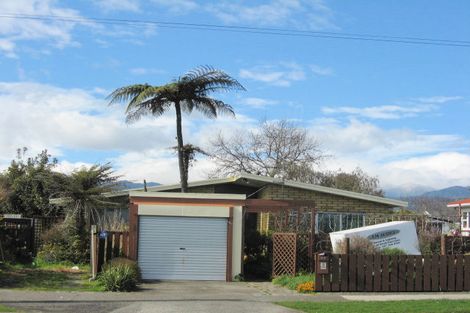 Photo of property in 22 Bartholomew Road, Levin, 5510