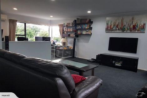 Photo of property in 2/10 Tiri View Place, Waiake, Auckland, 0630