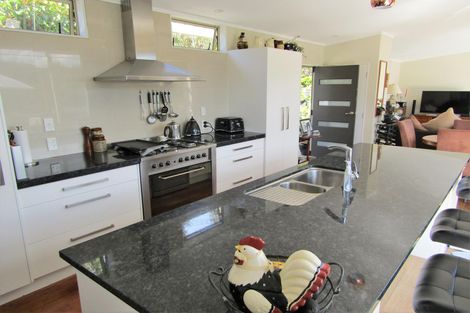 Photo of property in Apple Bnb, 3 Kaipatiki Rise, Haruru, 0204