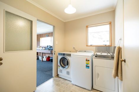 Photo of property in 3c Larsen Place, Merrilands, New Plymouth, 4312