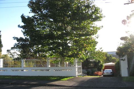 Photo of property in 52 Sylvan Crescent, Te Atatu South, Auckland, 0610