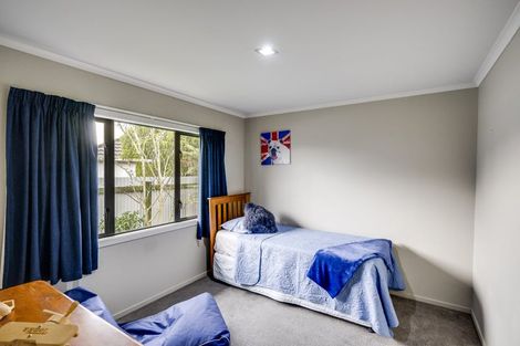Photo of property in 17 Newbury Place, Taradale, Napier, 4112