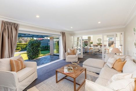 Photo of property in 17 Ilfracombe Place, Burnside, Christchurch, 8053
