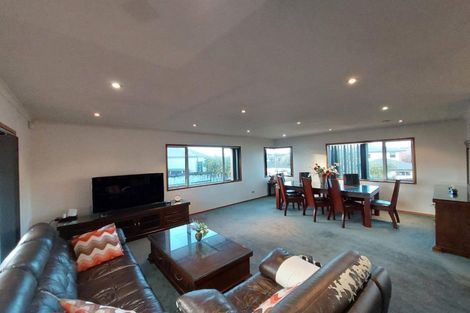 Photo of property in 174 Heta Road, Highlands Park, New Plymouth, 4312