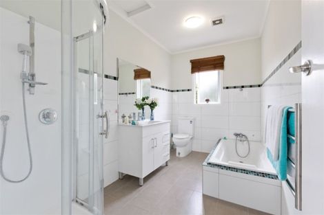 Photo of property in 1/154 Forrest Hill Road, Forrest Hill, Auckland, 0620