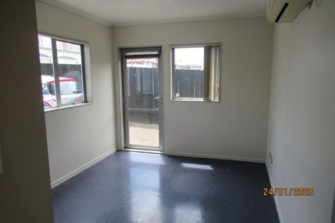 Photo of property in 4313a Great North Road, Glendene, Auckland, 0602