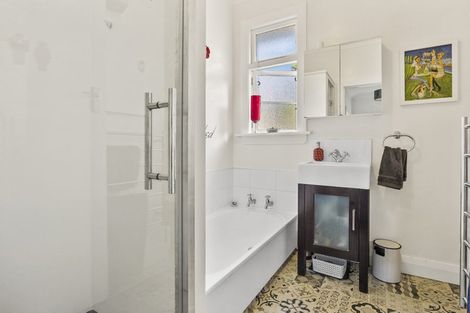 Photo of property in 396 Bay View Road, Saint Clair, Dunedin, 9012