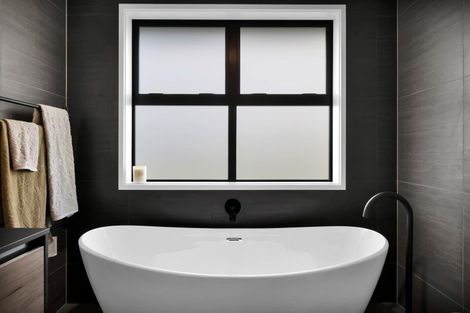 Photo of property in 6 Oliver O'leary Way, Westown, New Plymouth, 4310